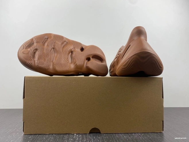 Yeezy HP5335 Clay Adidas Foam Red RNR 1030